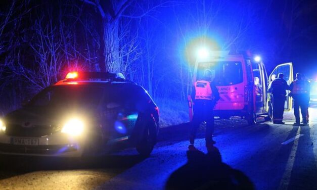 Karambol Kiskunmajsánál: az egyik autó sofőrje elmenekült a helyszínről – fotók, videó