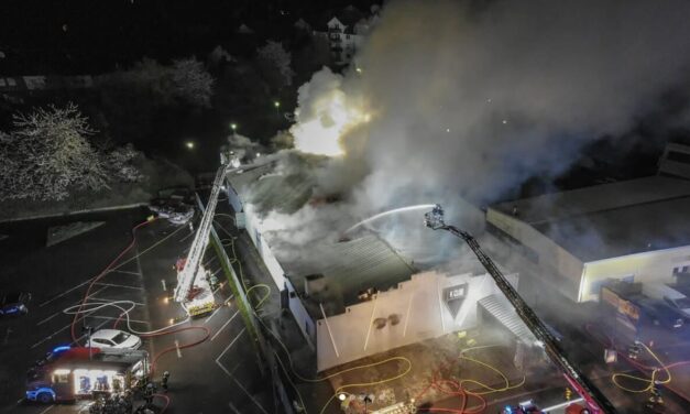 Mind a 750 embert sikerült kimenekíteni egy, a svájci tragédiához hasonló diszkótűzből