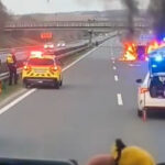 Friss videón, ahogy lángok martaléka lesz egy család autója az M7-esen