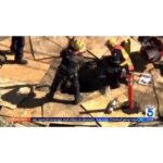 4,5 méter mély lyukba zuhant egy 227 kilós férfi – 40 tűzoltó küzdött érte