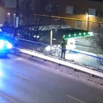 Látták átmászni a korláton az öngyilkosságot tervező férfit – videó, 18+