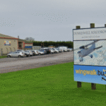 Hiába rohantak a mentők reptérre: szörnyethalt az ejtőernyős