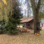 Megint vetélytársa lesz a balatoni lángosnak a Bakonyban, mutatjuk, mikor nyit ki a retró faház