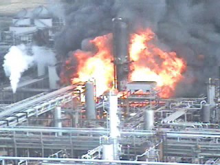 Trump a fejéhez kap: felrobbant Amerika egyik legnagyobb olajfinomítója, azonnal leállították a termelést – videón a brutális tűz