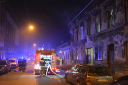 Tűz ütött ki egy budapesti társasházban az éjjel – A mentőket is a helyszínre riasztották