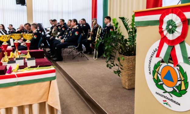 Az országos díjátadón ismerték el a komáromi tűzoltó munkáját