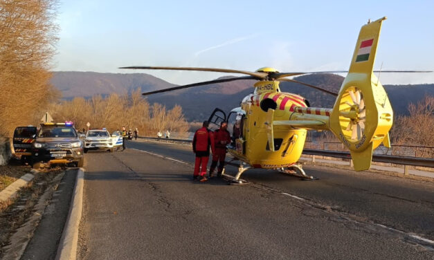 Mentőhelikopter vitt el egy kiránduló lányt a Remete-barlangtól