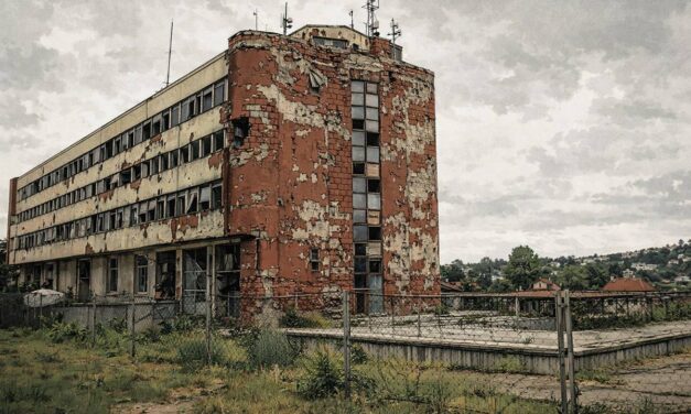 Milliárdos a kár, a két cég vezetői eltűntek, legkorábban 2030-ban tripla költségért kaphat méltó laktanyát a pécsi tűzoltóság