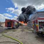 Még mindig dolgoznak a tűzoltók a bajcsi tűzeset helyszínén