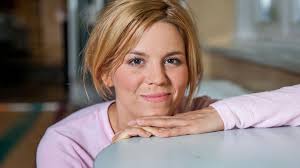 Hoppá: nem tér vissza Bata Éva A mi kis falunkba, kiderült, ki lesz az új kocsmáros az RTL sikersorozatában