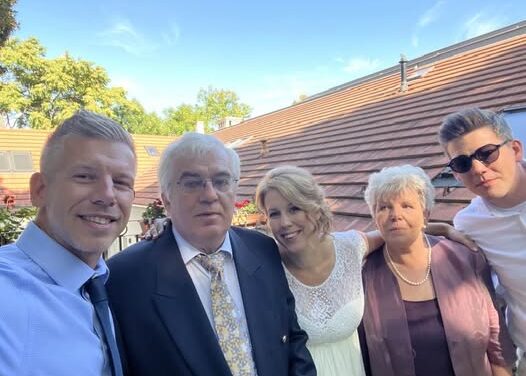 Magyar Péter friss fotón mutatta meg nagyon ritkán látott családját