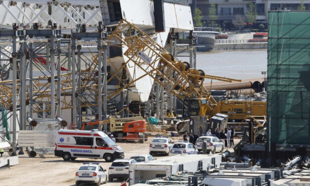 Borzalmas tragédia egy építkezésen: összedőlt a daru, egy ember meghalt