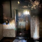 Három ember is az égő épületben tartózkodott, megérkezett a mentők válasza