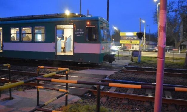 Meghalt a 14 éves fiú, akit hétfőn ütött el a HÉV Óbudán