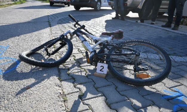 Kerékpárral balesetezett egy fiú Kakasdon, a mentők kórházba vitték