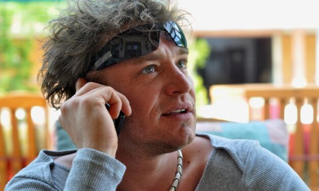 Mészáros Árpád Zsolt elképesztő állítása: lehallgatják az Operettszínház dolgozóit