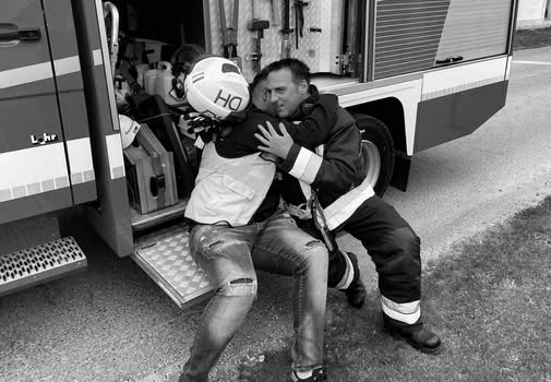 Egy ölelés mindent elmondott: megható pillanat egy Dunaharasztinál történt baleset után