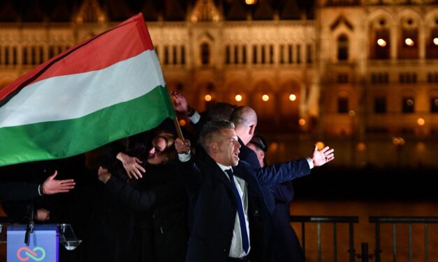 Történelmi rekord és felhatalmazás – Orbán Viktor 16 év után adja át a kormányzást