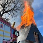 Még be sem fejezték az építését, majdnem szénné égett egy katolikus templom – Videó