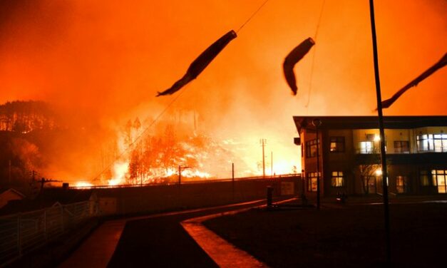 Pokoli fotók a Japánban tomboló tűzvészről