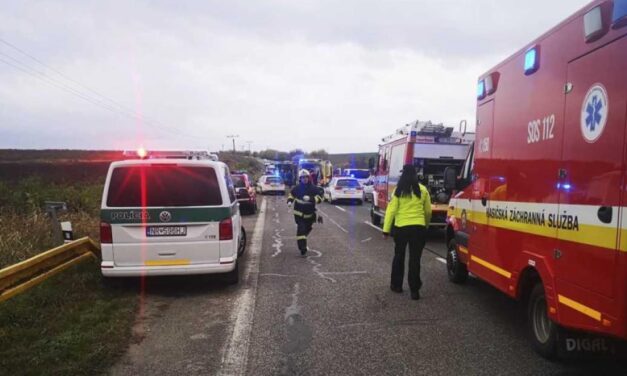 Teljesen leégett egy 30 kárpátaljai utast szállító busz Szlovákiában