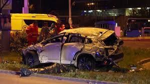 Halálos baleset péntek éjjel: a mélybe zuhant egy autó a Váci úti felüljáróról, ketten meghaltak – sokkoló fotók