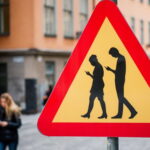 Tizenéves fiút gázolt el a HÉV: telefonját nyomkodva lépett a sínekre