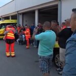 Szirénával búcsúztatták kollégájukat a váci mentősök