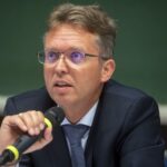 Hankóék botránypénze: 160 millió jutott olyan szervezeteknek, amelyeknek a tagjai ukrán zászlóval kampányoltak Orbánéknak