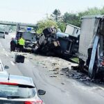 Videó a négy kamion ütközéséről: így blokkolták az autópályát