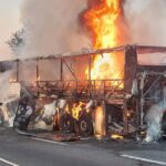 Tűzvész a sztrádán: egy gyermekkórus busza égett ki az M0-áson, kaposvári találkozóra tartottak