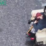 Drámai videó az ukrán frontvonalról: robot mentette meg a botladozó, kimerült 77 éves asszony életét