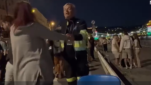 Mentős táncolt a Parlamentnél, hogy megmentsen egy pánikrohamot kapott nőt