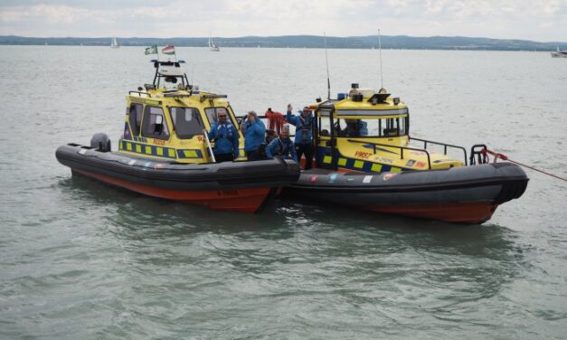 Egy kilométerre úszott be a Balatonba a 14 éves fiú, a szülei riasztották a mentőket