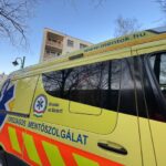 Összeomlott egy idős nő keringése, az életéért küzdöttek a mentők Hajdú-Biharban