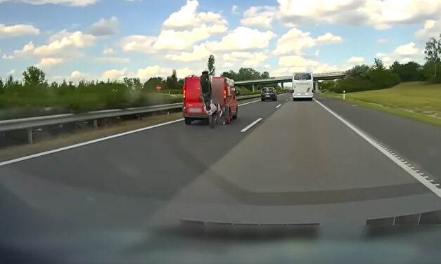 Majdnem áthajtottak a földön fekvő motoroson, majd elhajtottak, ám mégis akadtak hősök az M7-esen