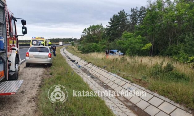 Döbbenetes fotók a litéri balesetről: átszáguldott az árkon