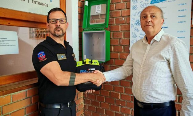 17 defibrillátort helyeztek ki a kapuvári mentők, fiatalokat is megszólítanak