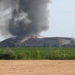 Hatalmas területen ég a hulladék Ceglédnél: az M4-es közelében dolgoznak a tűzoltók
