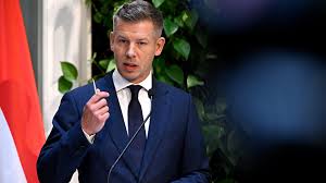Rendkívüli sajtótájékoztatón mutatta be Magyar Péter az Orbán-kormány titkos terveit a vitnyédi migránstáborról