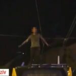 Videón a táncoló férfi, akit órákig tartott leszedni a 4-es, 6-os villamos tetejéről