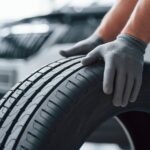 Bajba kerültek a mentők az M1-esen, többen is a segítségükre siettek