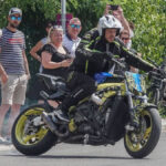 Látványos motoros bemutatóval érkezett Gyulafirátótra a profi kaszkadőrcsapat +fotók, videó