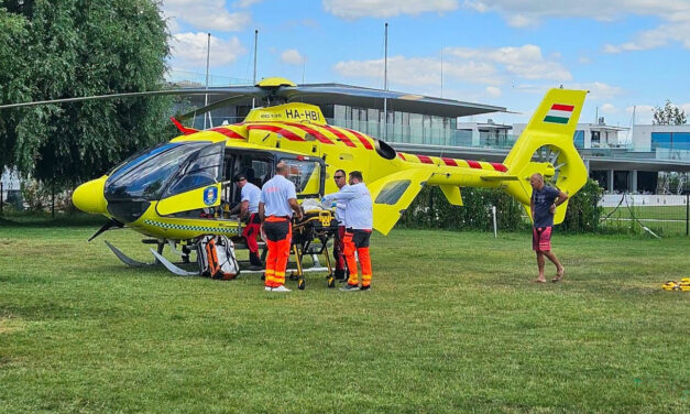 Kislányhoz riasztották a mentőhelikoptert a Balatonnál
