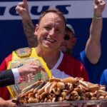Minden idők legnagyobb zabagépe nyerte a július 4-i hotdogevő versenyt