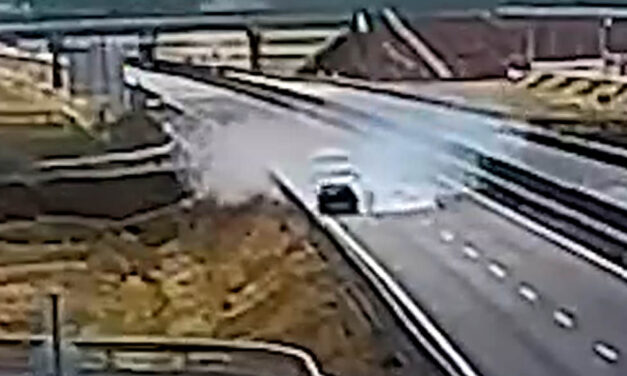Amikor valószínűleg a tempomat okoz hatalmas balesetet – videó