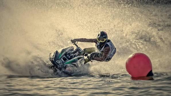 Koponyája sérült az ötéves kisfiúnak, aki a tízéves testvérével ütközött össze jetski-vel