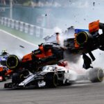 Videón a félmilliárdos F1-es pusztítás, a Belga Nagydíj történetének legdurvább káoszrajtja