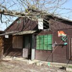 Egykor nyári élmények helyszíne volt, ma üres faházak őrzik a balatonakali tábor emlékét (képek, videó)