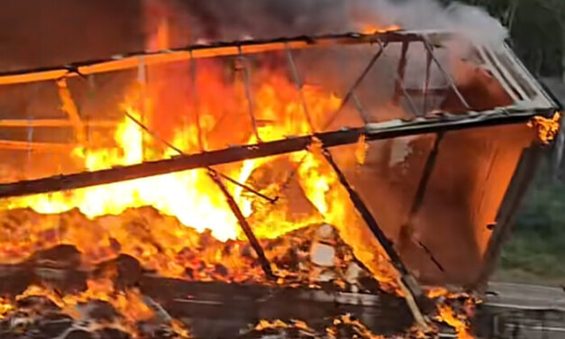 Videón az M3-ason történt súlyos baleset, a lángoló kamion alatt szinte megolvadt az aszfalt.